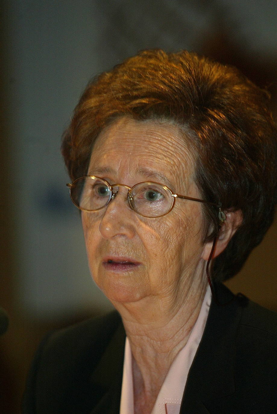 07.10.2004- La bióloga Margarita Salas durante su participación en el Foro "Mujeres, Ciencia y Tecnología en Castilla y León", organizado por el Museo de la Ciencia de Valladolid.