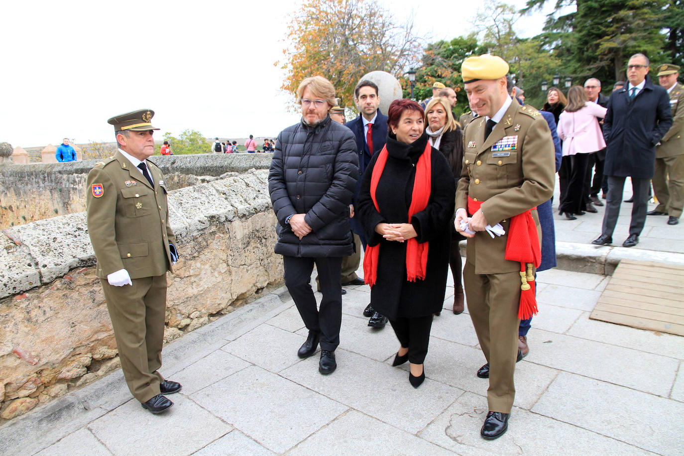 El jefe de la Unidad Militar de Emergencias preside el acto en el patio de Armas del Alcázar. 