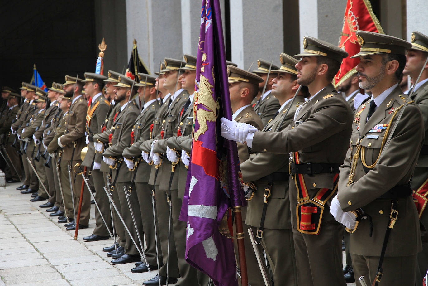 El jefe de la Unidad Militar de Emergencias preside el acto en el patio de Armas del Alcázar. 