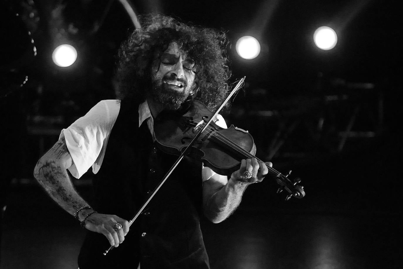 Actuación de Ara Malikian junto a Iván 'Melón' Lewis del miércoles 6 de noviembre en la villa