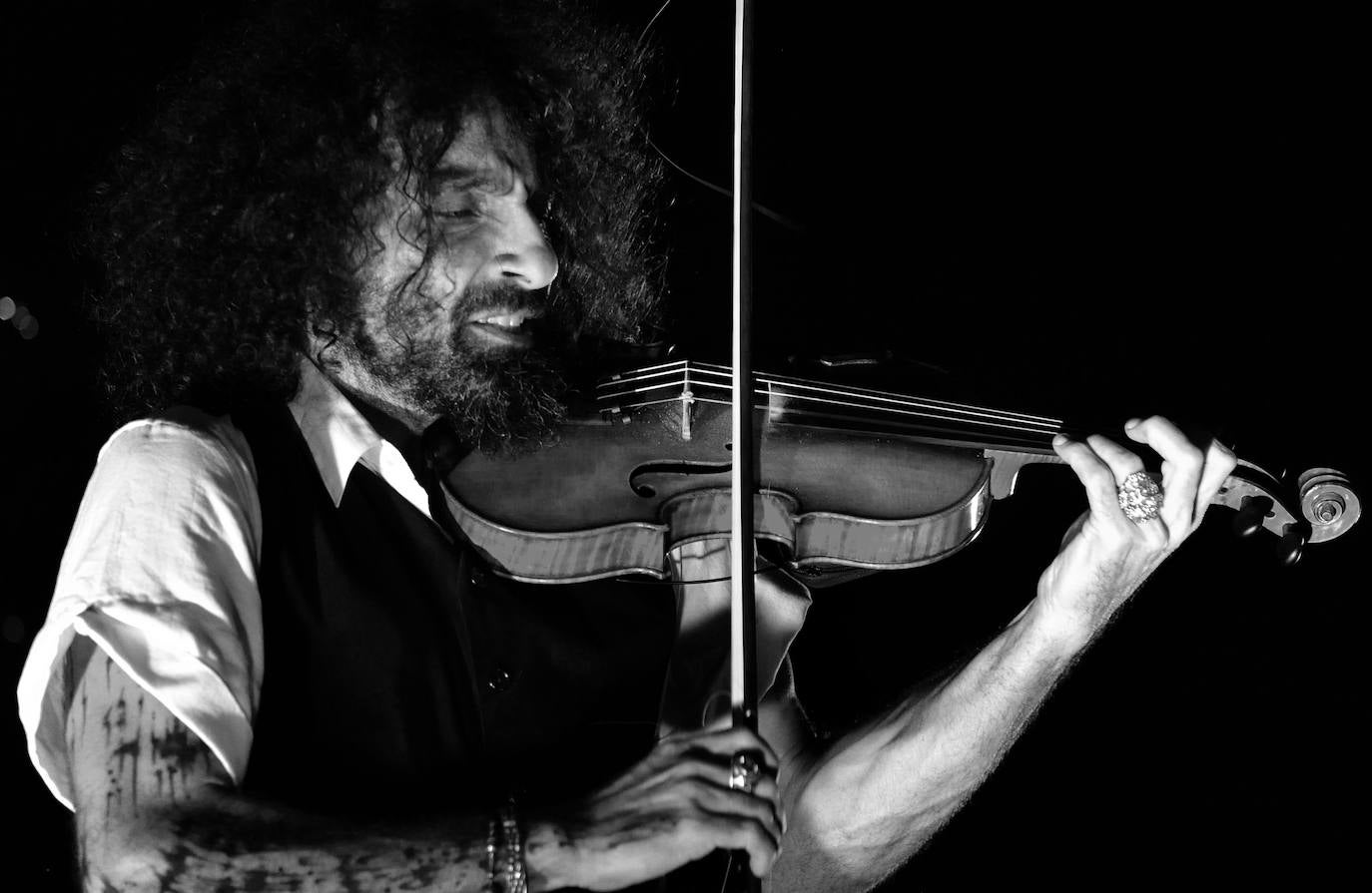 Actuación de Ara Malikian junto a Iván 'Melón' Lewis del miércoles 6 de noviembre en la villa