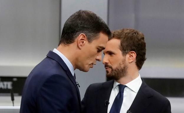 Pedro Sánchez y Pablo Casado, en un momento del debate electoral.