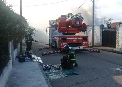 Imagen secundaria 1 - Un herido en el incendio de su vivienda en Mojados