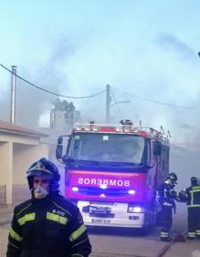 Imagen secundaria 2 - Un herido en el incendio de su vivienda en Mojados