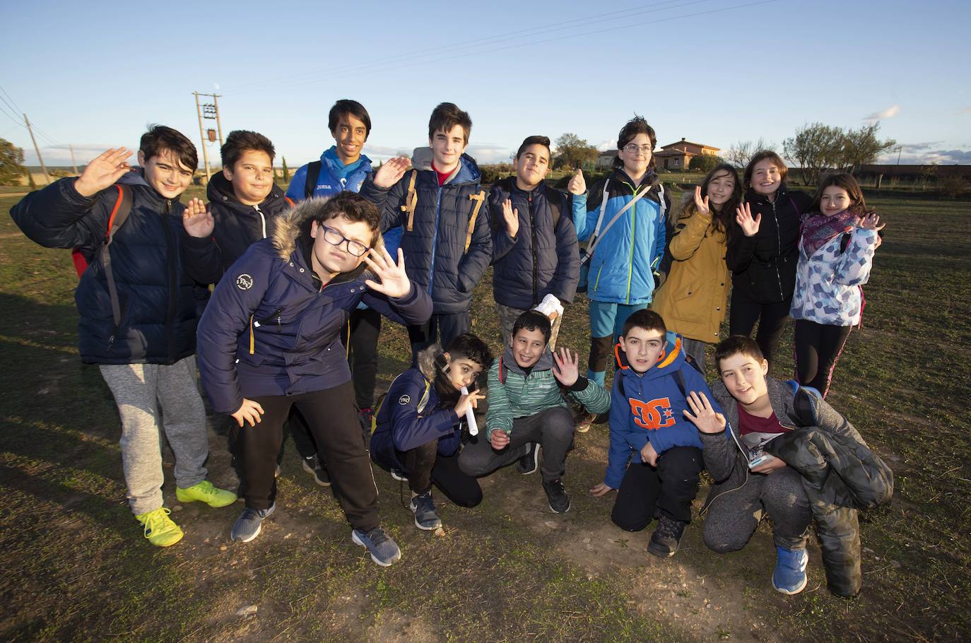 Alumnos del instituto La Merced (Valladolid) descubrieron el 8 de noviembre en Villanueva de los Caballeros oficios y costumbres rurales, dentro de la iniciativa ideada por Santiago de Castro