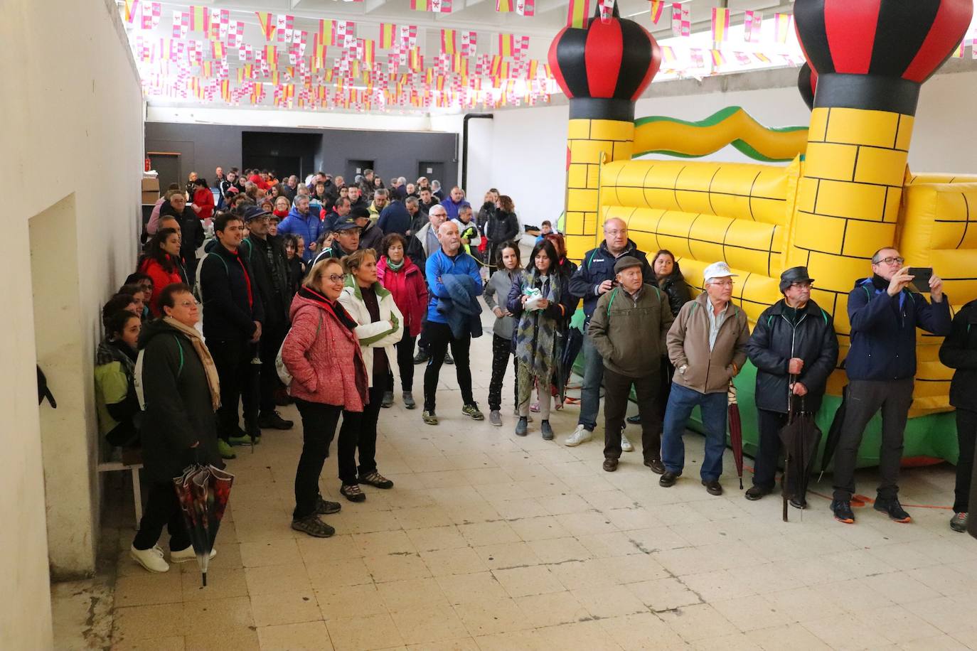 Asistentes a la Marcha contra el Cáncer. 