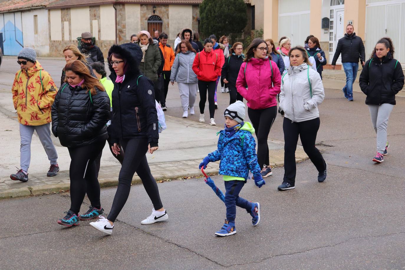 Asistentes a la Marcha contra el Cáncer. 