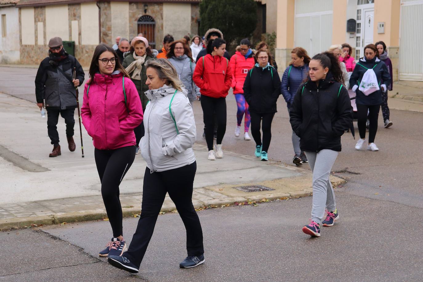 Asistentes a la Marcha contra el Cáncer. 