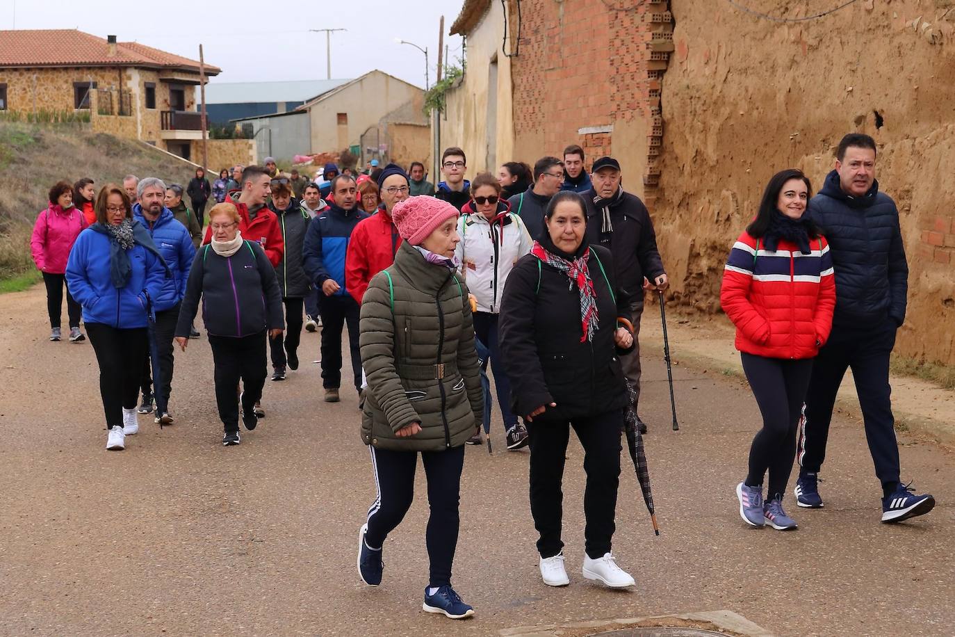 Asistentes a la Marcha contra el Cáncer. 