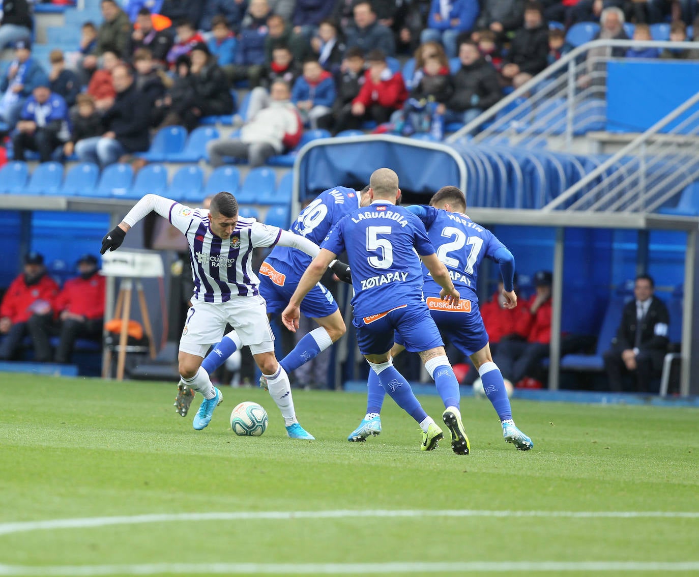 El Real Valladolid perdió de forma contundente en Mendizorroza. 