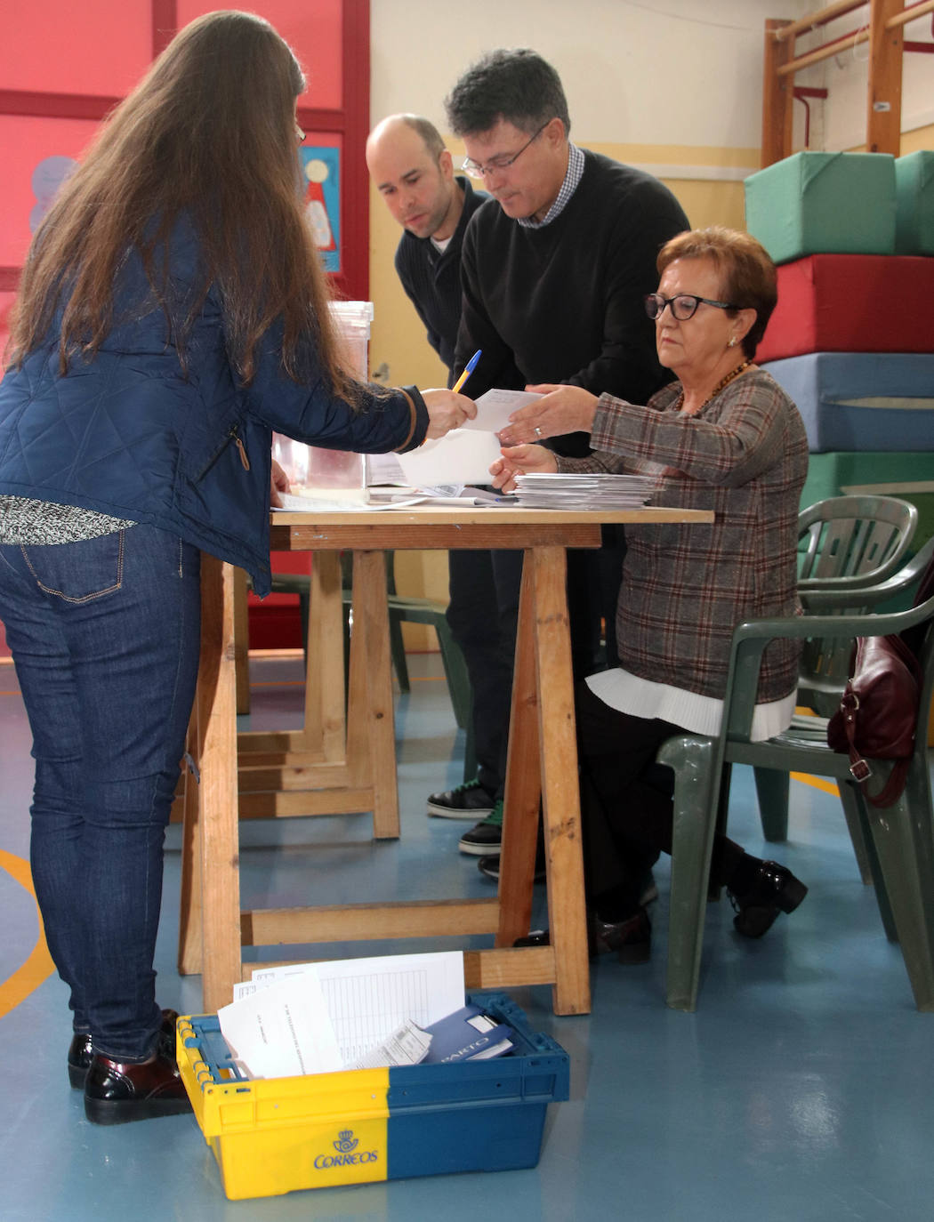 Votaciones en la provincia de segovia. Corresponsales de El Norte de Castilla