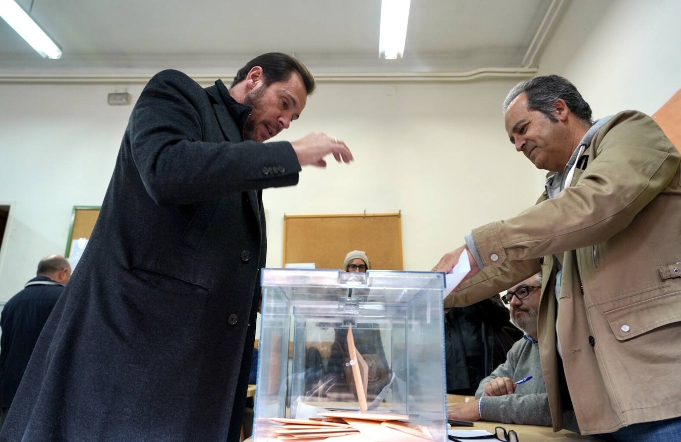 Óscar Puente en las votaciones.