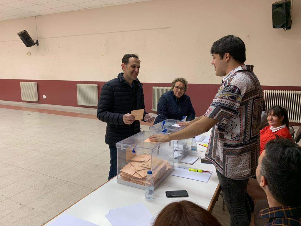 Momento de la votación de Conrado Íscar.