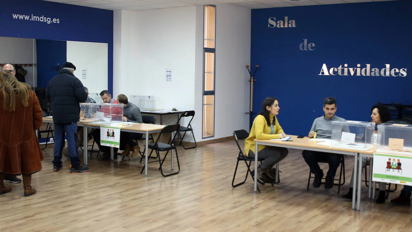 Escasa afluencia en los colegios electorales de los barrios de Segovia 