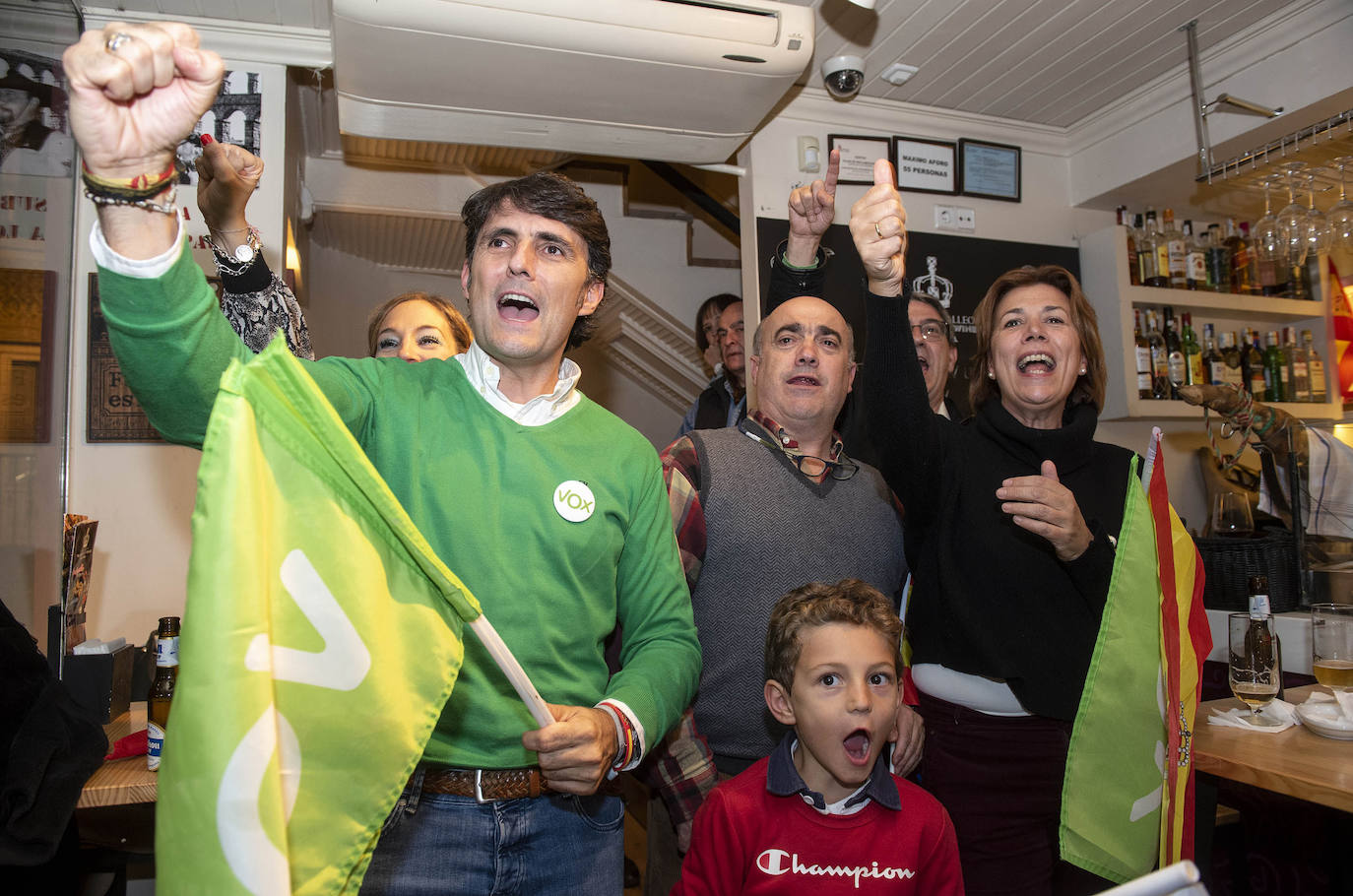 Noche electoral en las sedes de los partidos en Segovia 