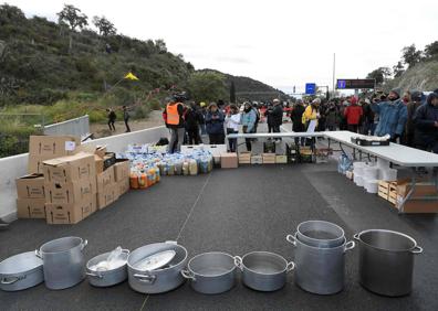 Imagen secundaria 1 - Francia desaloja la frontera pero Tsunami continúa las escaramuzas