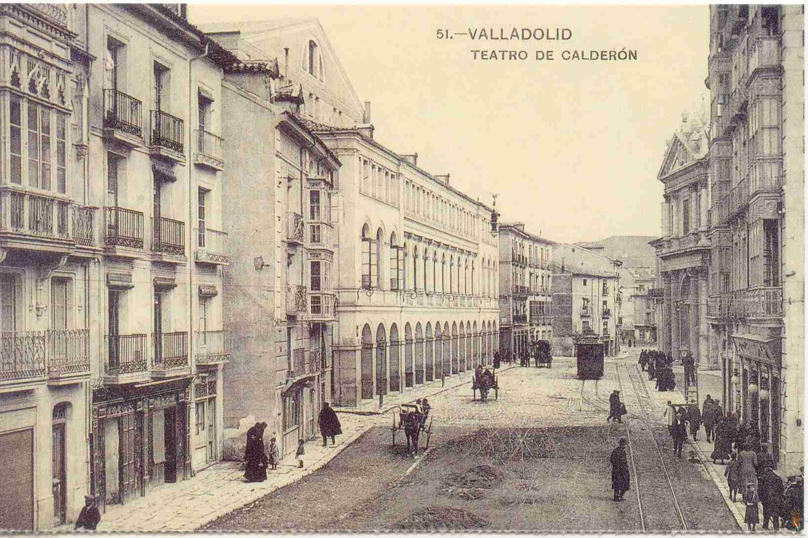 Calle de las Angustias con el Teatro Calderón a la izquierda. 