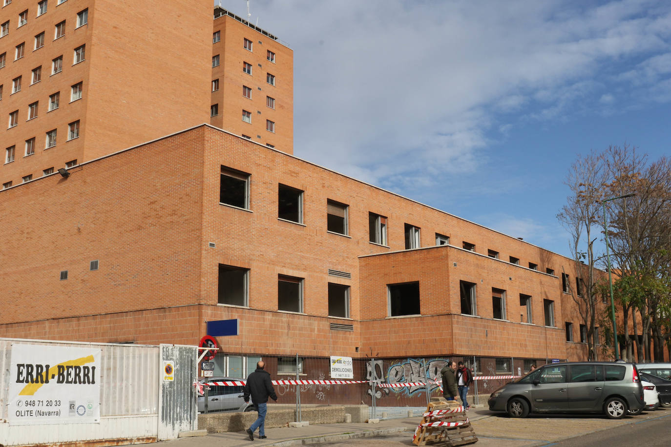 Fotos: Derribo del edificio Bañuelos, junto al hospital Clínico de Valladolid