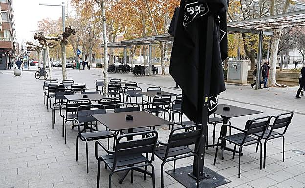 Terrazas de hostelería en el Paseo del Salón. 