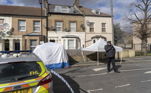 Cordón policial en el escenario del crimen, ocurrido el 6 de marzo en Londres.