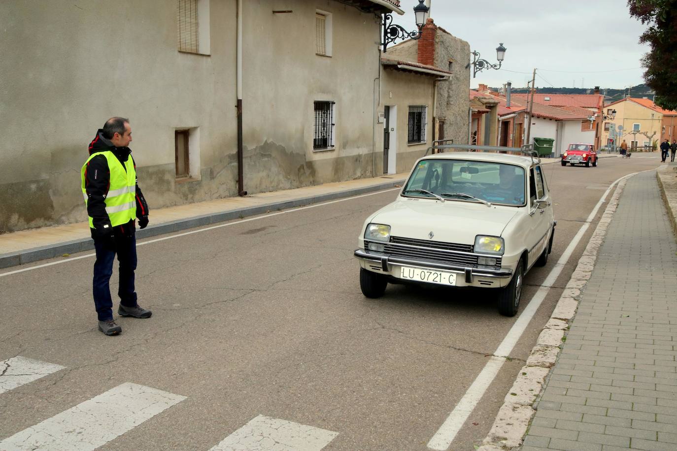 Concentración de coches en Cevico de la Torre. 