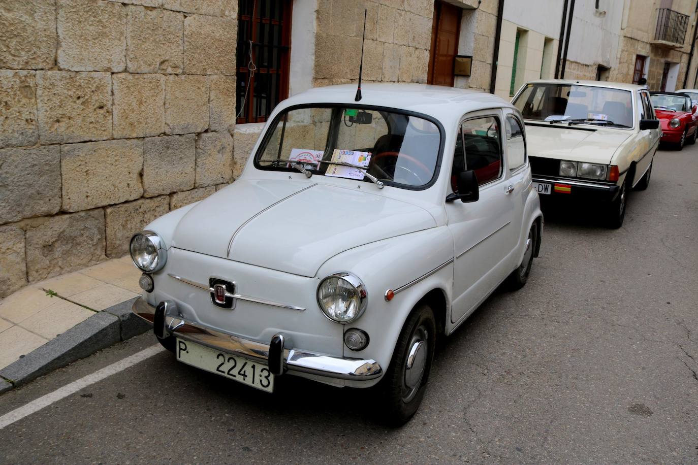 Concentración de coches en Cevico de la Torre. 
