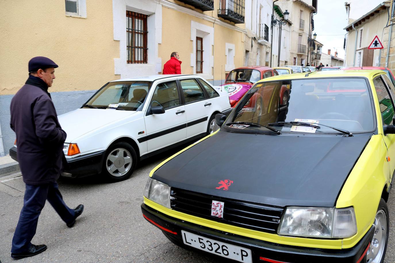 Concentración de coches en Cevico de la Torre. 
