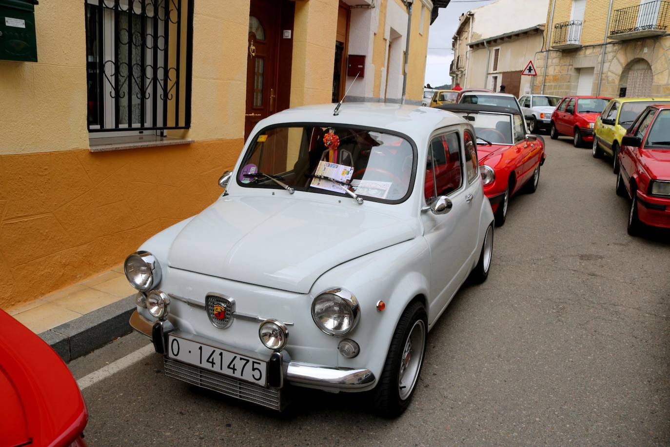 Concentración de coches en Cevico de la Torre. 