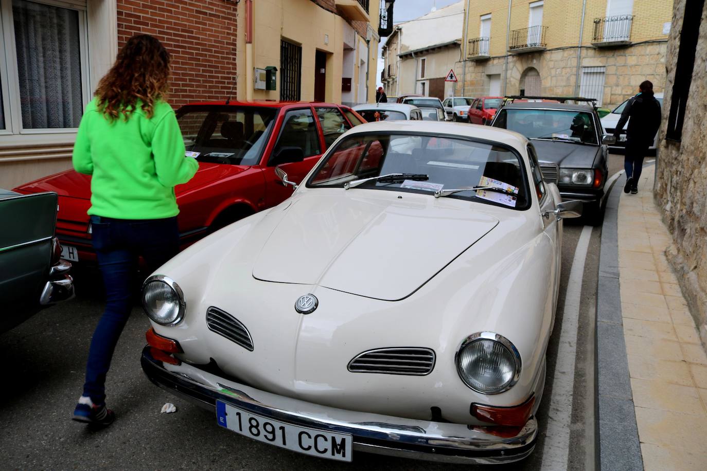 Concentración de coches en Cevico de la Torre. 