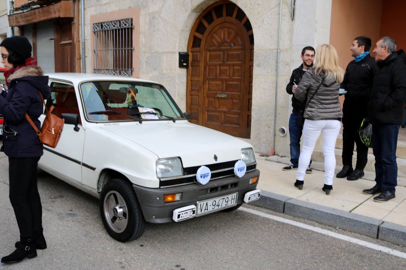 Concentración de coches en Cevico de la Torre. 