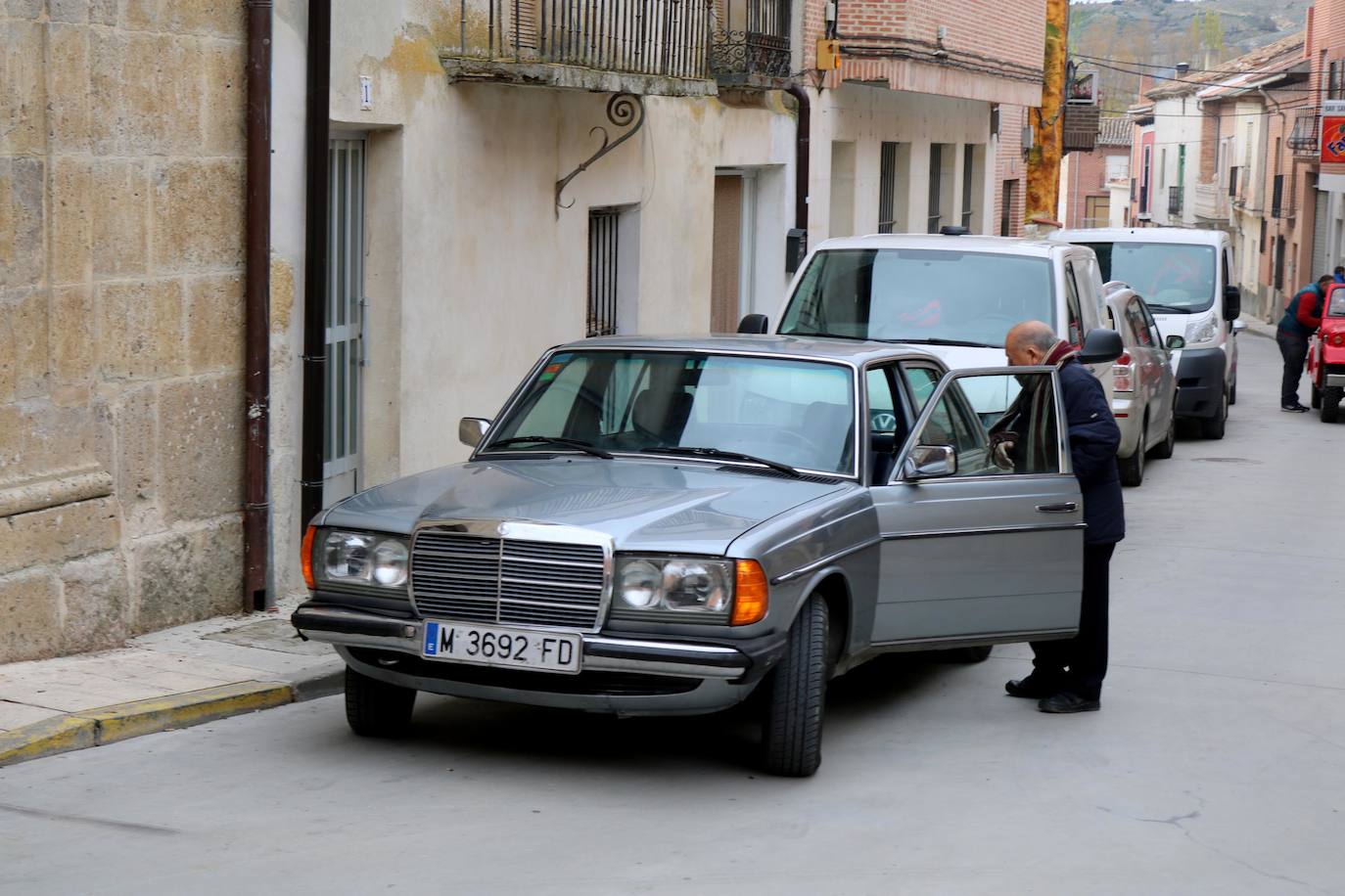 Concentración de coches en Cevico de la Torre. 