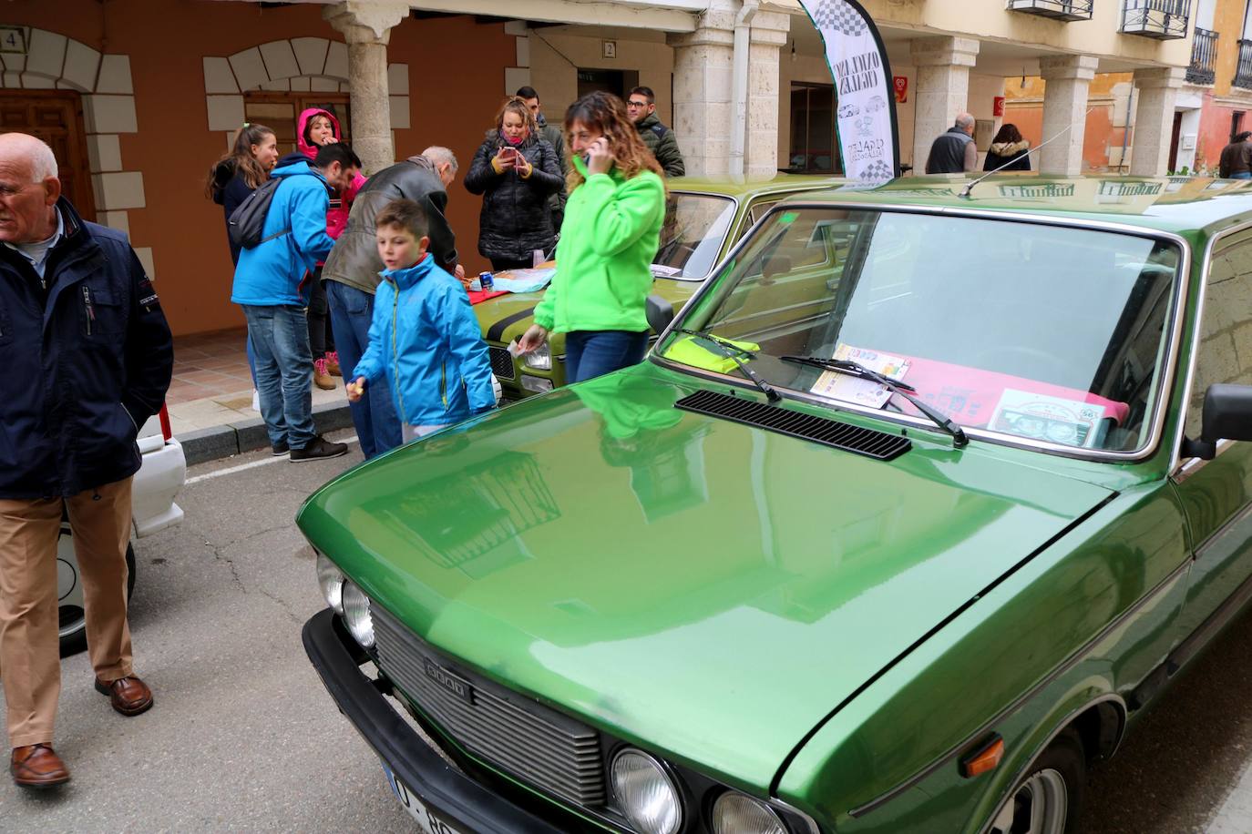 Concentración de coches en Cevico de la Torre. 