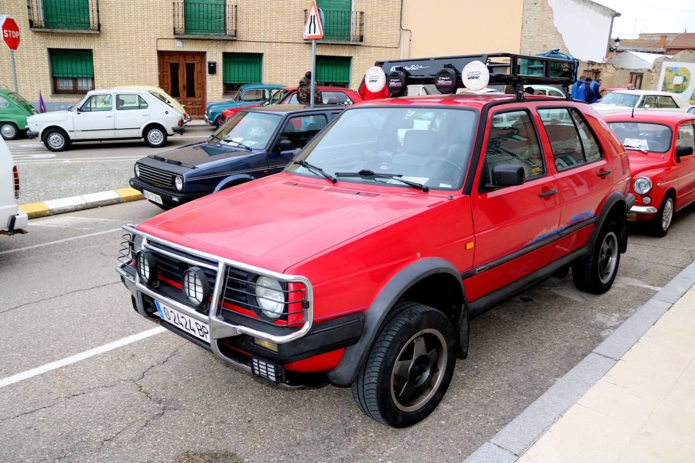 Concentración de coches en Cevico de la Torre. 