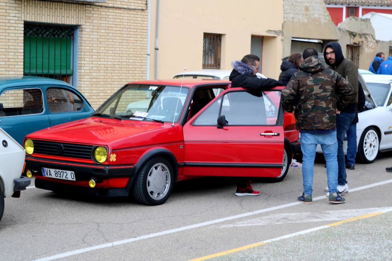 Concentración de coches en Cevico de la Torre. 