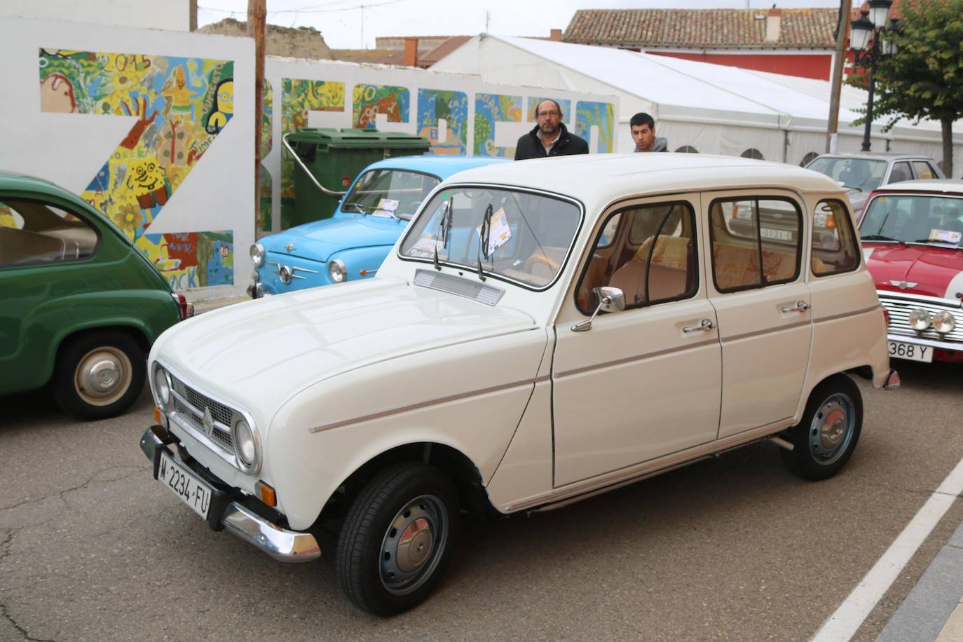 Concentración de coches en Cevico de la Torre. 