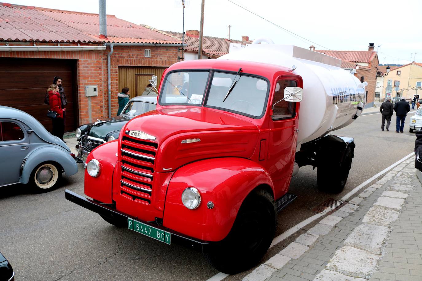 Concentración de coches en Cevico de la Torre. 