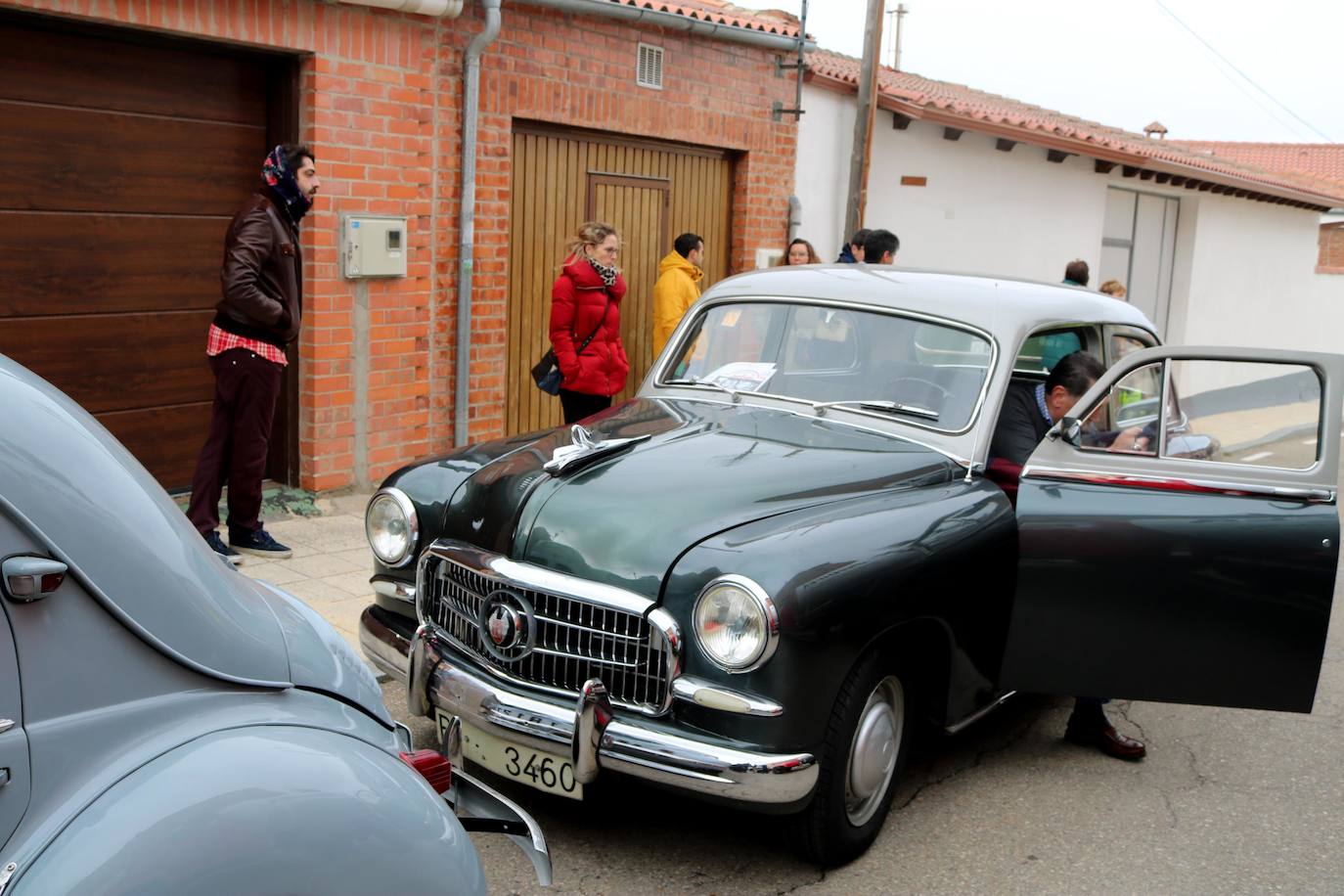 Concentración de coches en Cevico de la Torre. 