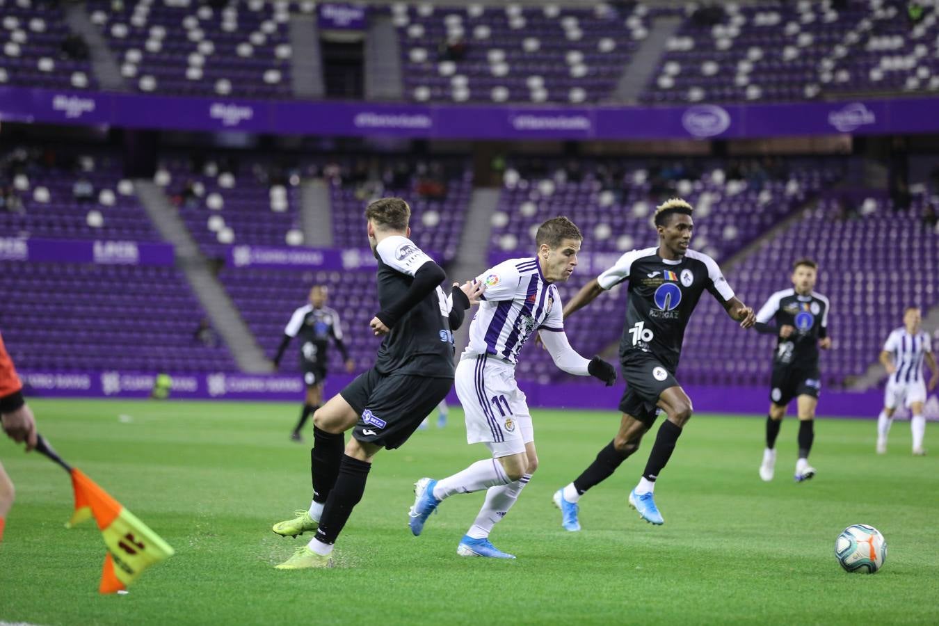 Un gol de Toni a la media hora dio el triunfo al Pucela en un Zorrilla desierto frente a un discreto Gaz Metan rumano