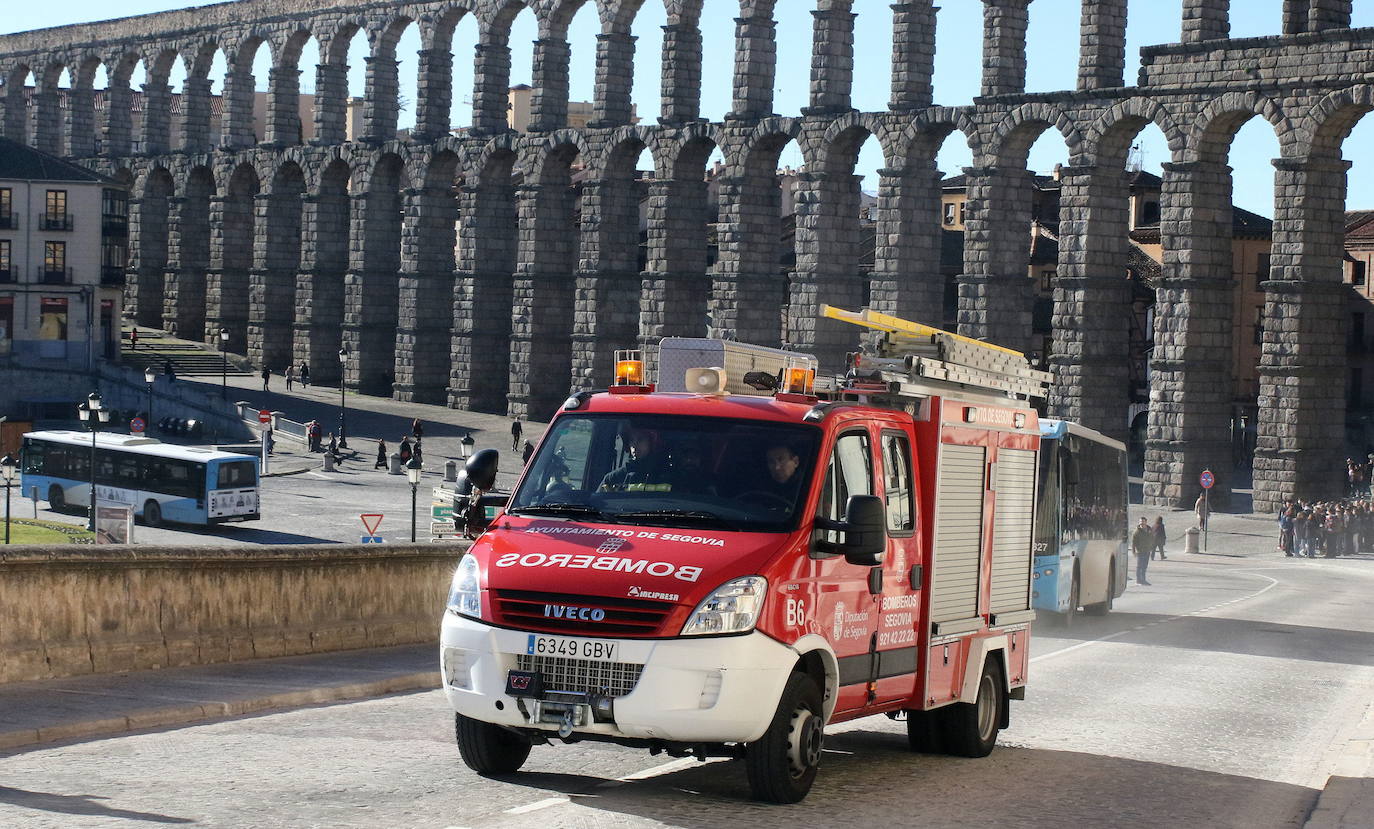 Los bomberos de la capital intervinieron para sofocar el fuego. 