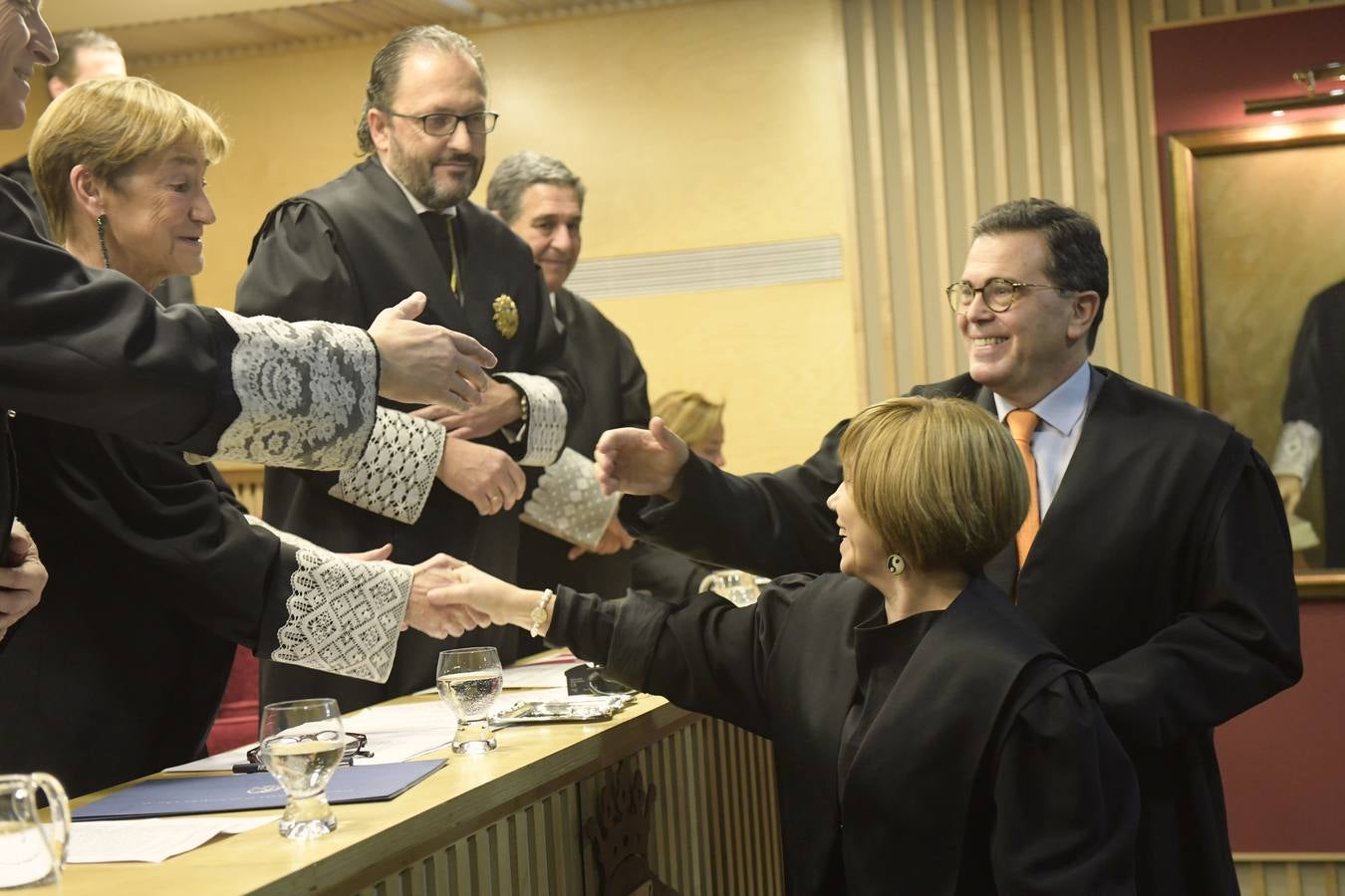 El decano del Colegio de Abogados, Javier Garicano Añíbarro, recibió de manos de la presidenta del Consejo General de la Abogacía Española, Victoria Ortega, la Gran Cruz al Mérito en el Servicio de la Abogacía | Además, se impusieron 59 insignias de plata, y las de oro fueron para Ángel Sanz Velasco y Luis Lavín | El acto concluyó con un homenaje a Blanca Montes, fallecida en julio