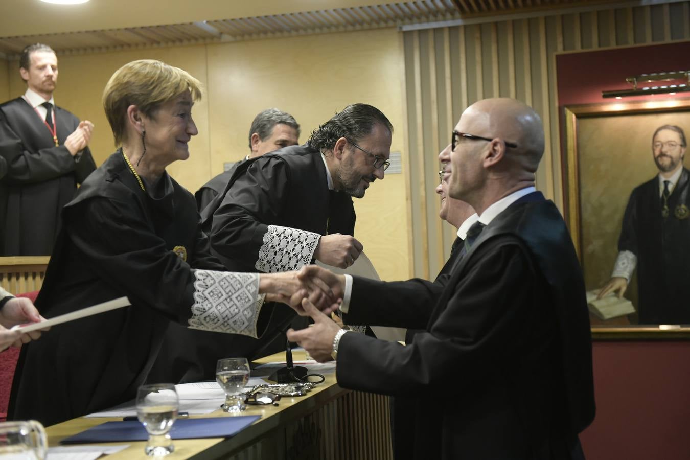 El decano del Colegio de Abogados, Javier Garicano Añíbarro, recibió de manos de la presidenta del Consejo General de la Abogacía Española, Victoria Ortega, la Gran Cruz al Mérito en el Servicio de la Abogacía | Además, se impusieron 59 insignias de plata, y las de oro fueron para Ángel Sanz Velasco y Luis Lavín | El acto concluyó con un homenaje a Blanca Montes, fallecida en julio