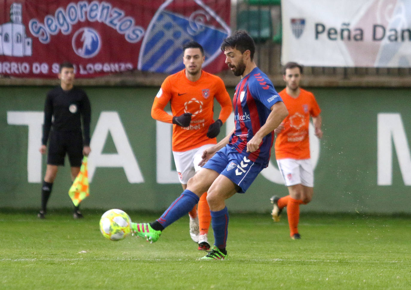 Partido entre la Gimnástica Segoviana y el Burgos Promesas 