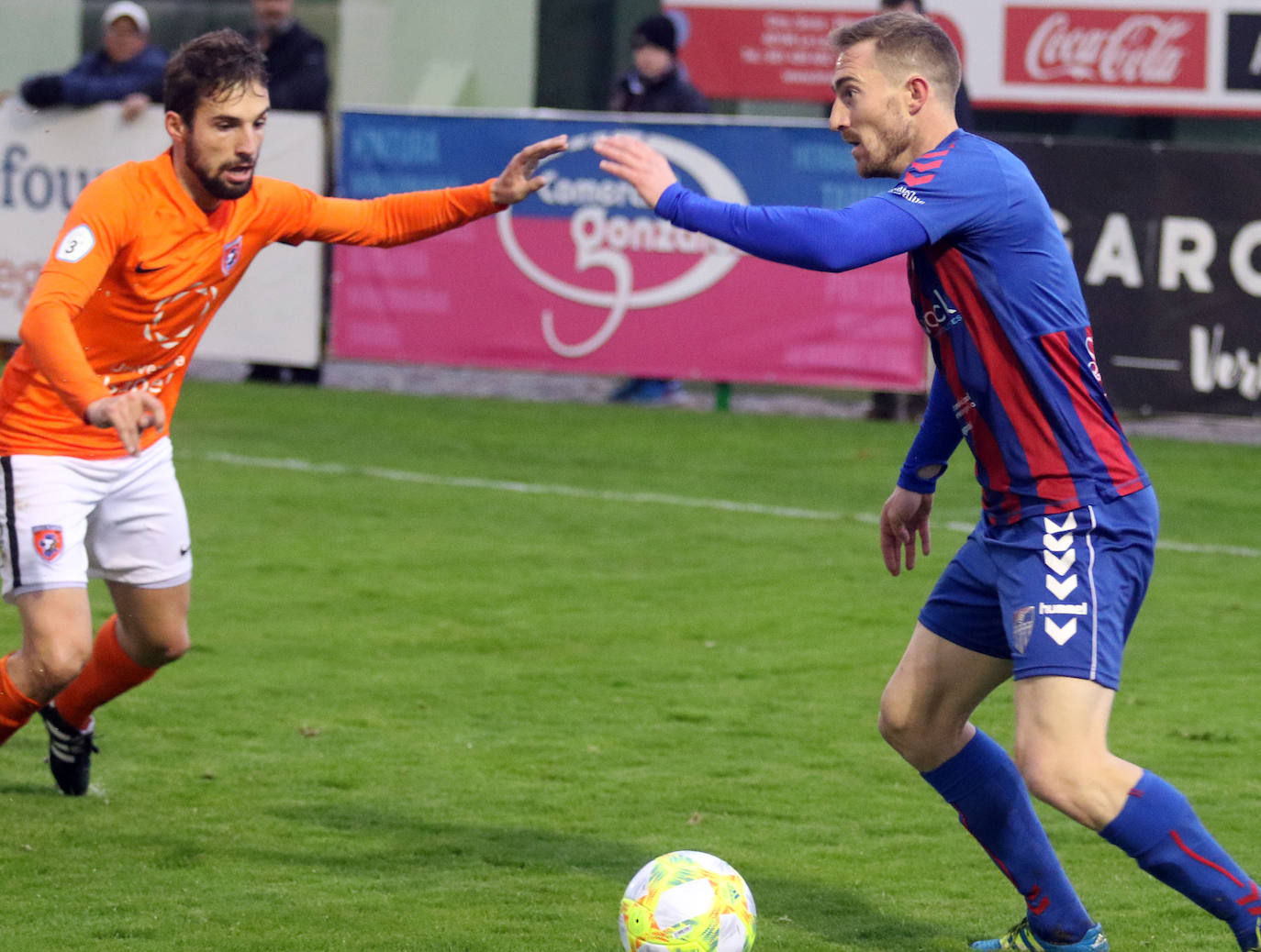 Partido entre la Gimnástica Segoviana y el Burgos Promesas 