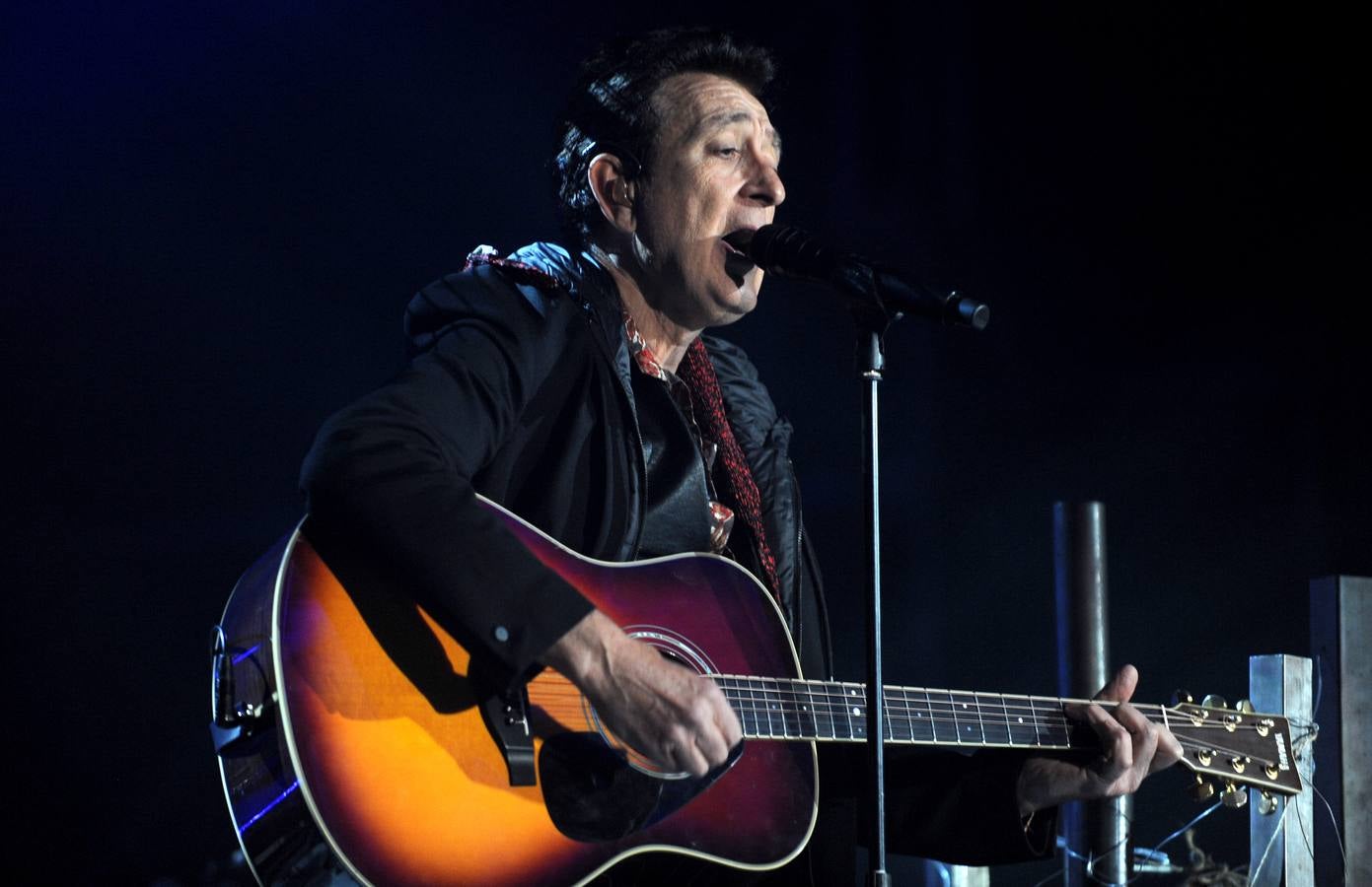 Concierto de Manolo García en el Polideportivo Huerta del Rey de Valladolid. 