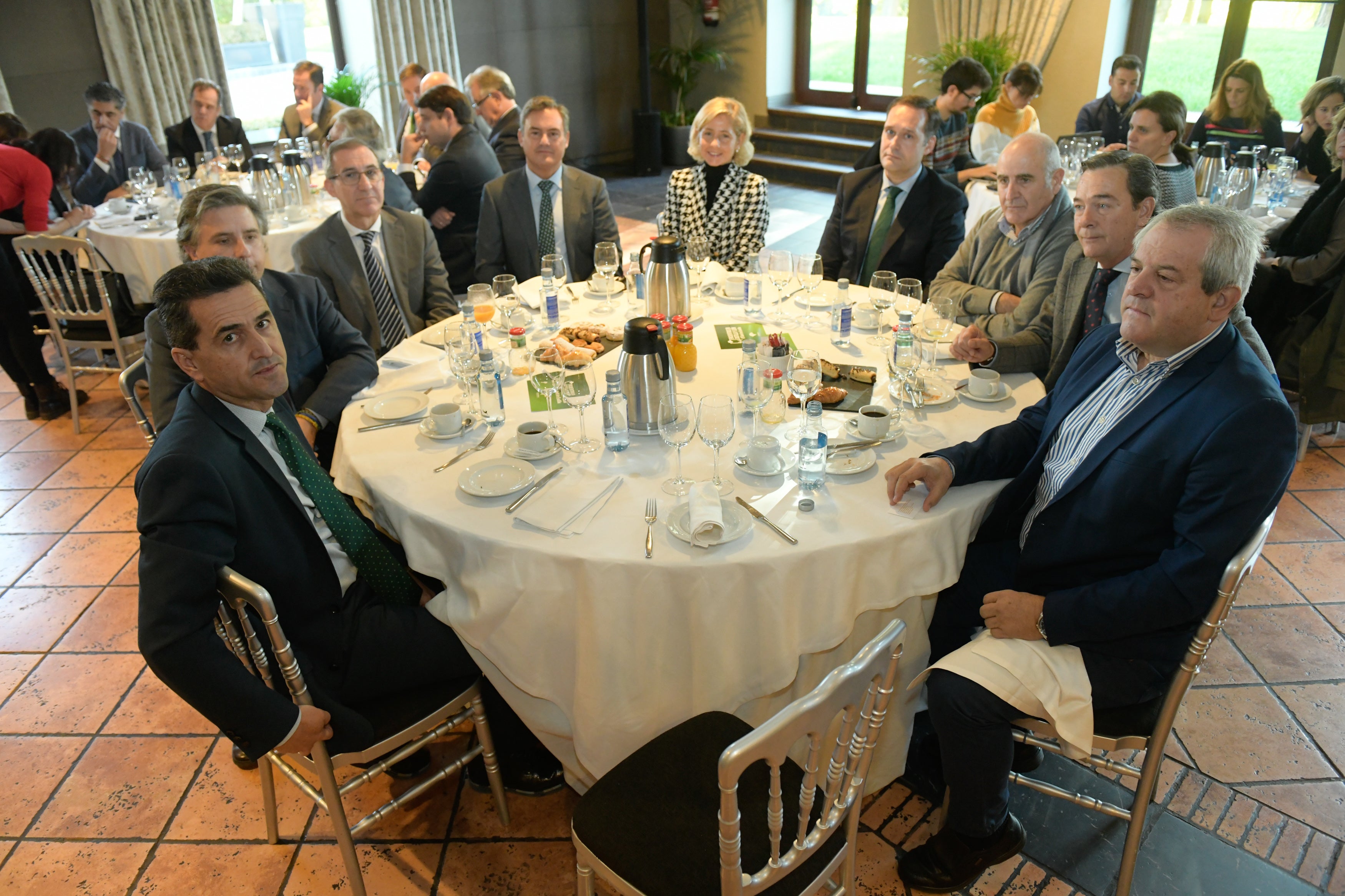 Manuel Fraile (Unicaja Banco), Víctor Jolín (REDER), Juan Marcelo Ruiz (Fundación Schola), Luis Ortiz de Lanzagorta (director fundación Schola), Isabel García, Ricardo Cifuentes (director de área Unicaja Banco Valladolid centro), Alejandro Rodríguez (cooperativa Pisuerga), Jaime Diez-Astrain Foces (abogado), Miguel Ángel González Chao (MCVA iniciativas empresariales).