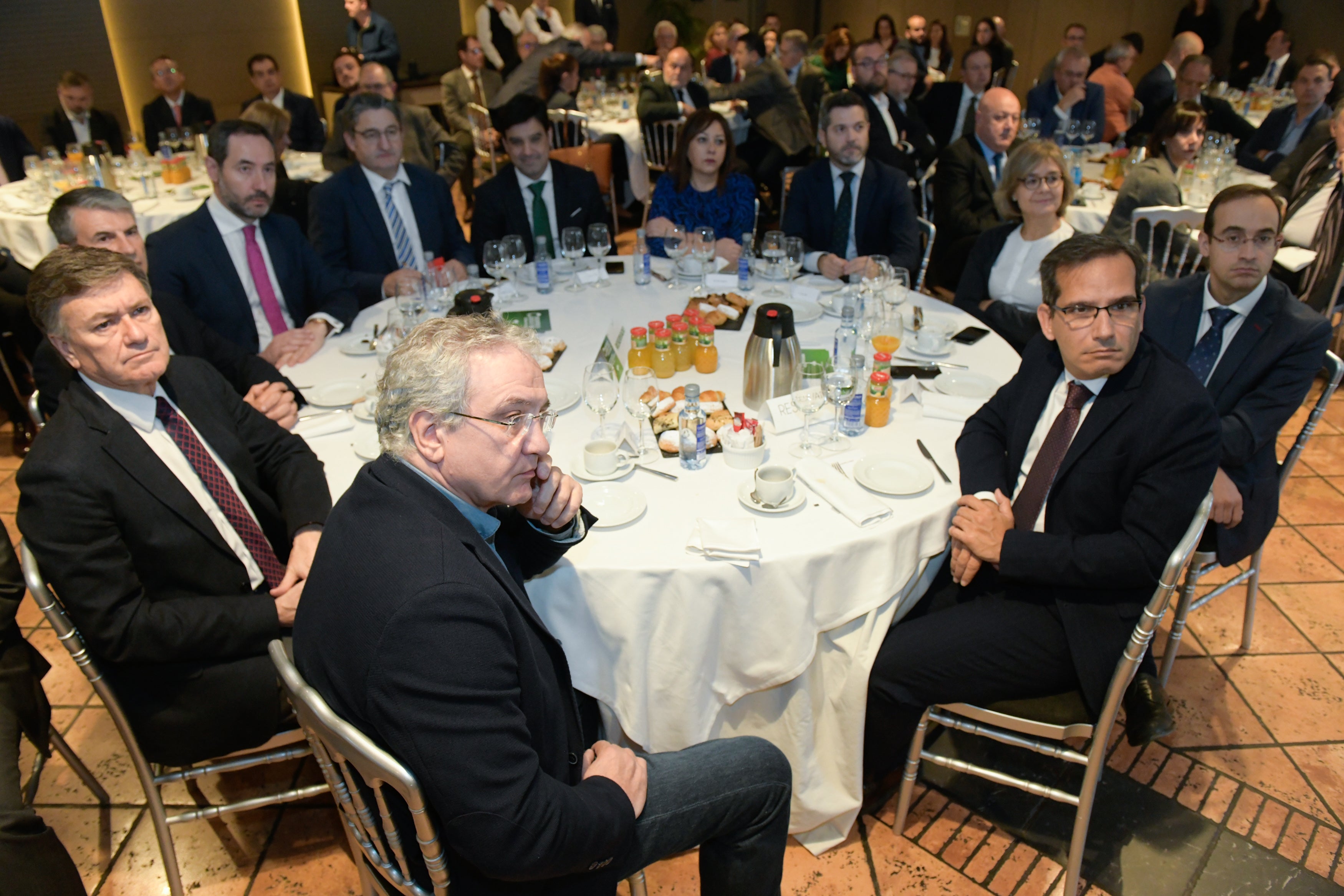 Óscar Reguera (secretario 2º de las Cortes), Francisco Vázquez (vicepresidente 1º de las Cortes), Santiago Fernández (secretario general de presidencia), Camilo Vázquez (director del gabinete de presidente de Castilla y León), Óscar Campillo (Vocento), Manuel Rubio (director Territorial de Unicaja Banco), Mar Domínguez (El Norte de Castilla), Julio López (director de Comunicación de la Junta de Castilla y León), Isabel García Tejerina (vicesecretaria sectorial Partido Popular), José Ángel Amo (secretario general de Economía y Hacienda de la Junta de Castilla y León), Augusto Cobos (delegado territorial de la Junta de Castilla y León en Valladolid).