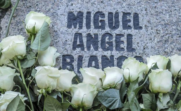 Placa dedicada a Miguel Ángel Blanco. 