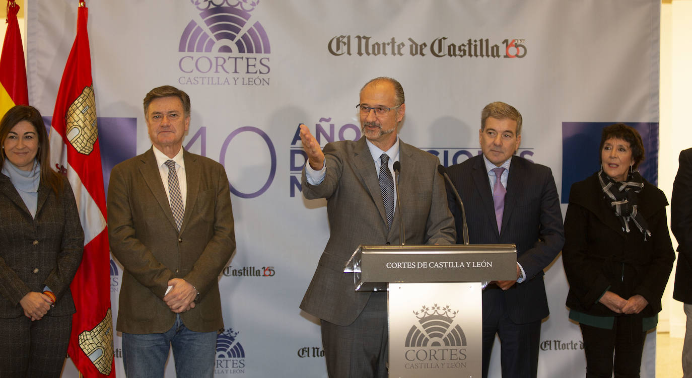 Las Cortes de Castilla y León y El Norte de Castilla reúnen en una exposición, a partir de la completa hemeroteca del diario decano de la prensa española, los hitos de los 11 comicios locales desde 1979