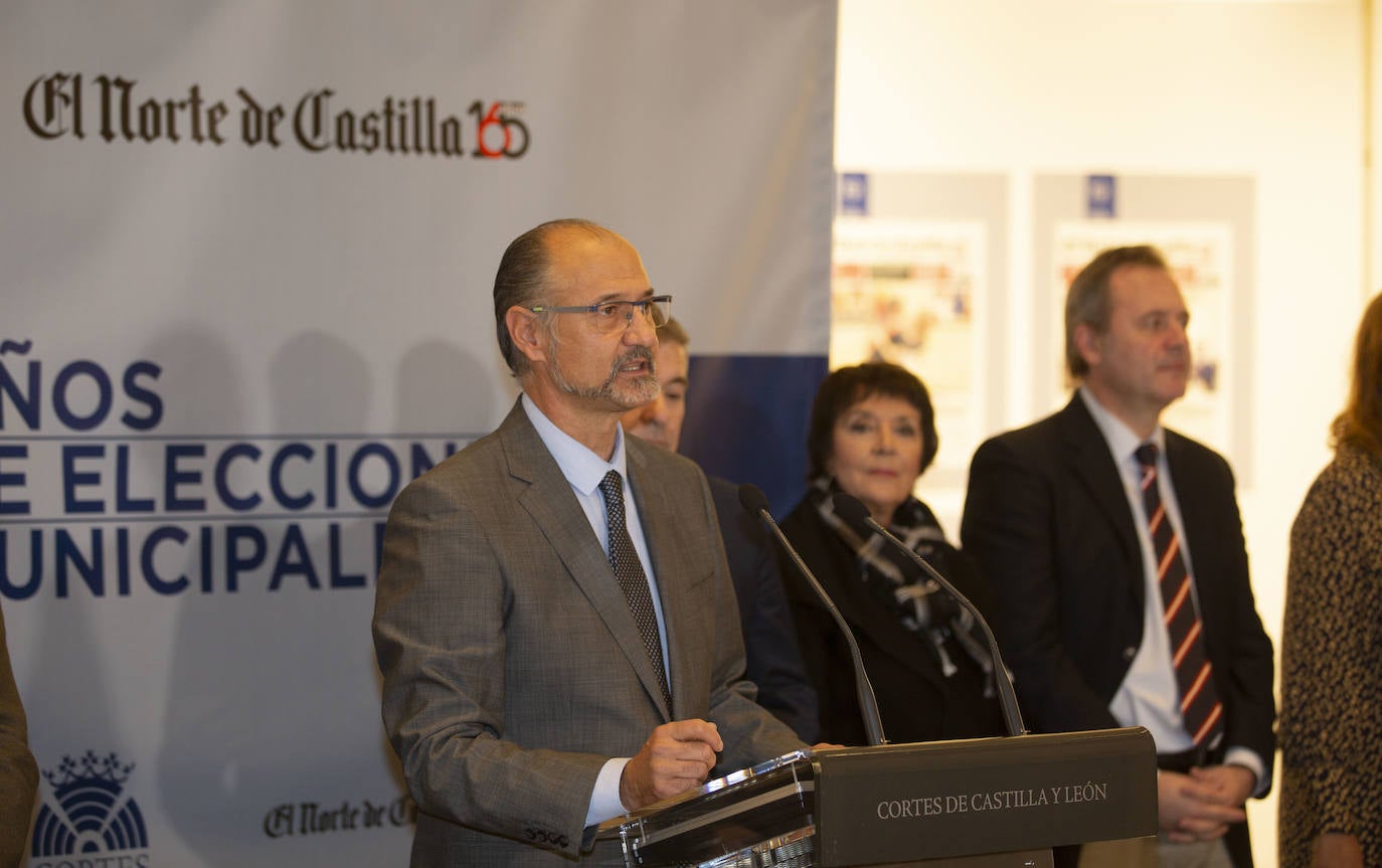 Las Cortes de Castilla y León y El Norte de Castilla reúnen en una exposición, a partir de la completa hemeroteca del diario decano de la prensa española, los hitos de los 11 comicios locales desde 1979