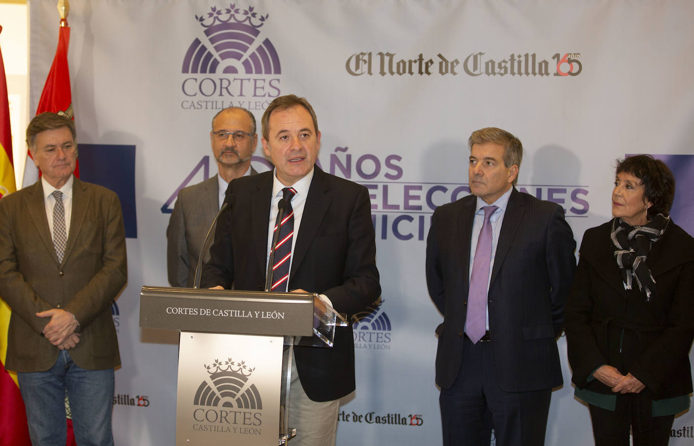Las Cortes de Castilla y León y El Norte de Castilla reúnen en una exposición, a partir de la completa hemeroteca del diario decano de la prensa española, los hitos de los 11 comicios locales desde 1979